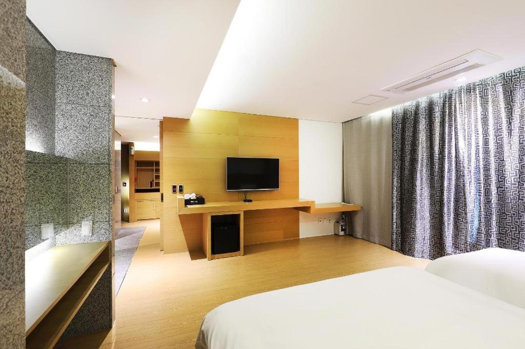 Business Design Hotel Luv Incheon Ngoại thất bức ảnh