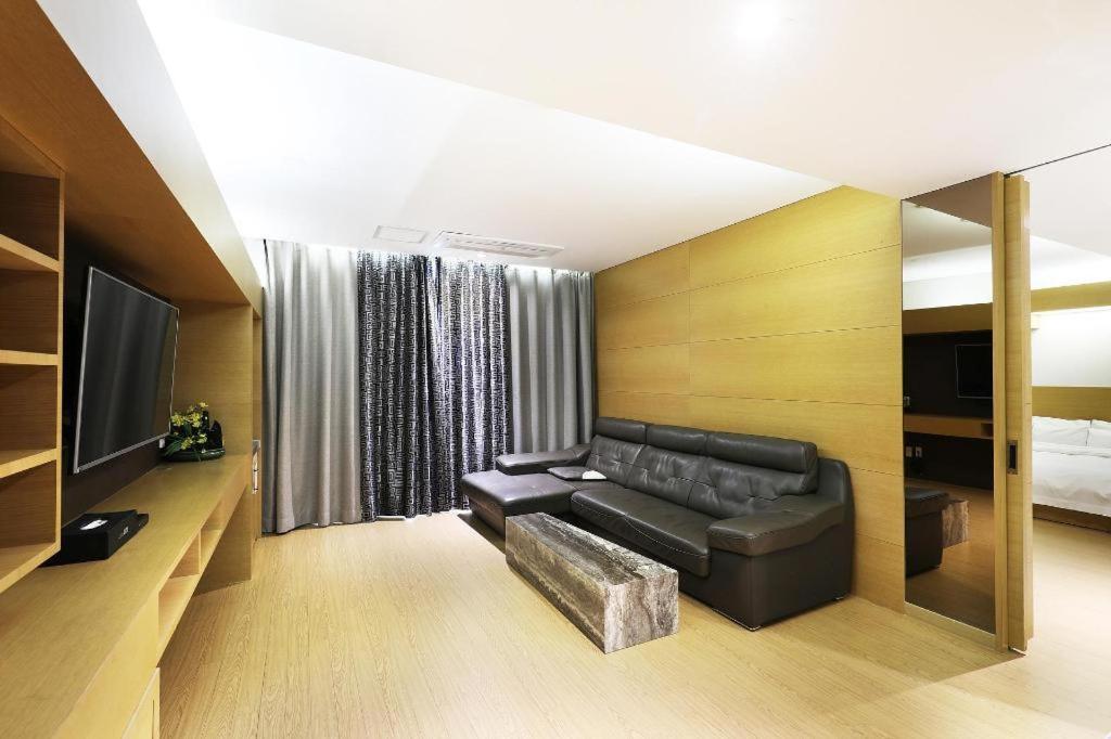 Business Design Hotel Luv Incheon Ngoại thất bức ảnh
