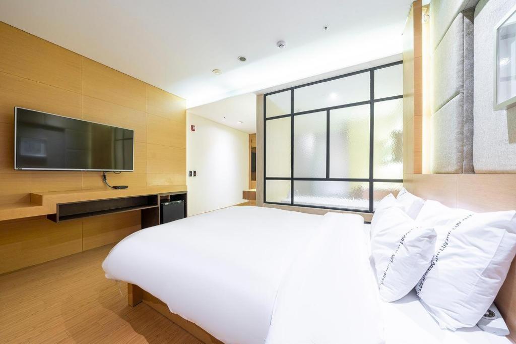 Business Design Hotel Luv Incheon Ngoại thất bức ảnh